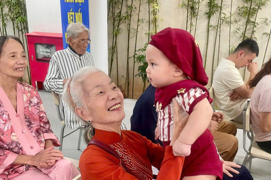 Dưỡng lão bán trú "sáng đi, chiều về": Nơi thu 100.000 đồng/ngày, nhiều điểm ở Hà Nội đang "cháy chỗ"