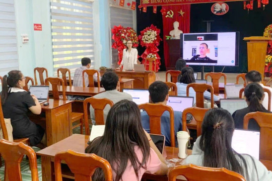 Giáo viên tỉnh Quảng Trị thực hành ứng dụng AI trong dạy học