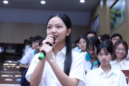 Sinh viên hoang mang vì “tiền rơi trúng tài khoản”, chuyên gia nói gì?