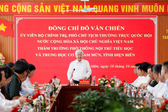 Phó Chủ tịch Thường trực Quốc hội Đỗ Văn Chiến thăm Trường PTNT TH&THCS Sam Mứn