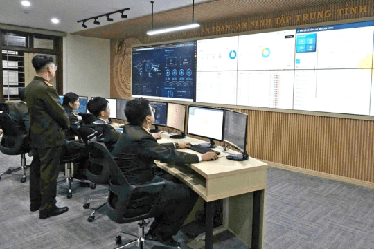 Cần tỉnh táo giữa xa lộ thông tin: 'Đạp phanh' kiểm chứng, đọc kỹ nghĩ sâu