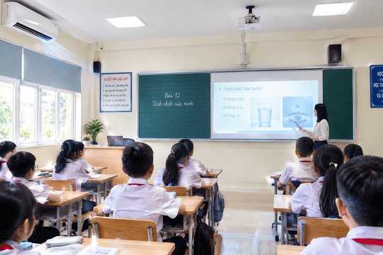 Điều hòa, tivi cũ đâu, sao năm nào phụ huynh cũng phải góp tiền mua?