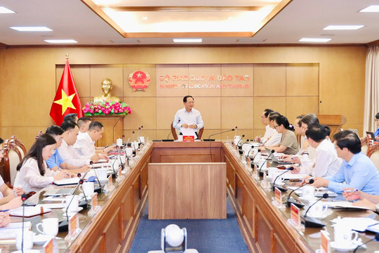 Giám sát thực hiện Nghị quyết 71: Làm rõ vấn đề sách giáo khoa, trường lớp, giáo viên