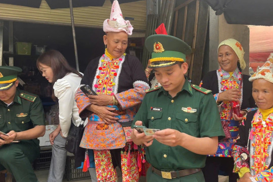 Người đem tri thức số thắp sáng Vàng Ma Chải