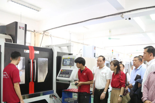 Bộ Giáo dục và Thể thao Lào thăm, làm việc với Trường CĐ Công nghệ cao Hà Nội