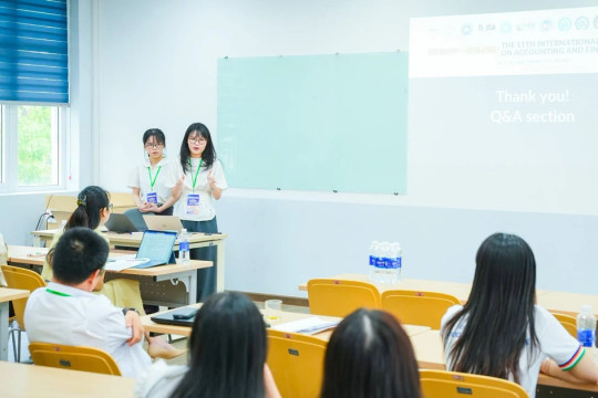 Trường đại học 'đỏ mắt' tìm nguồn giảng viên chất lượng cao