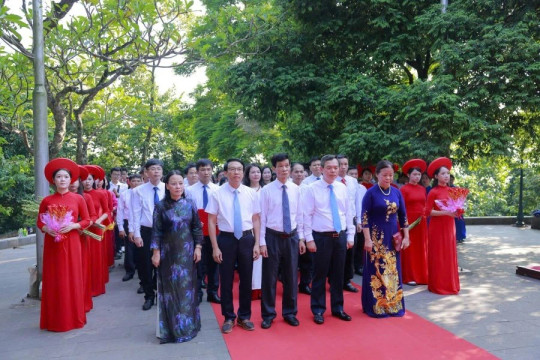 Phú Thọ dâng hương, báo công các Vua Hùng về thành tích giáo dục