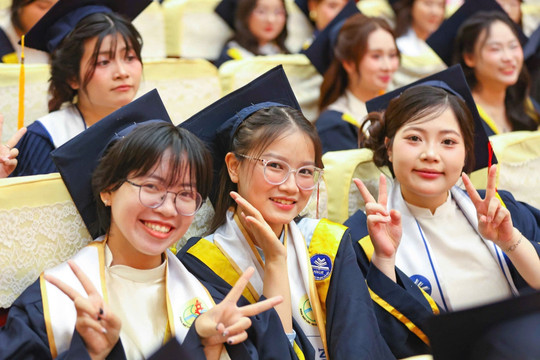 Thủ tướng yêu cầu làm sạch 12 triệu dữ liệu văn bằng, chứng chỉ trên VNeID