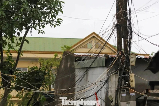 Sống thấp thỏm ở khu tập thể xuống cấp nghiêm trọng