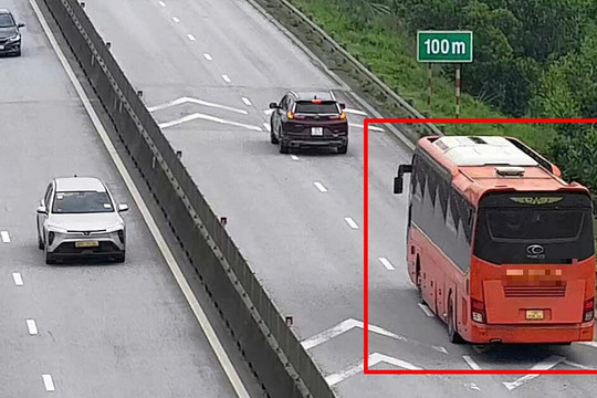 Bộ Xây dựng nói gì về quy định khoảng cách an toàn trên cao tốc?