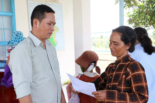 Người trưởng thôn Raglai tận tụy vì dân, bền bỉ giữ rừng
