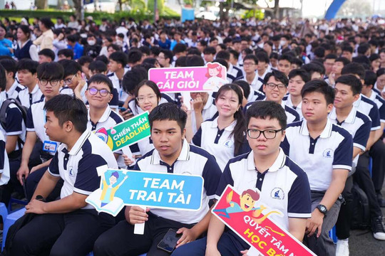 9 sinh viên Toán đầu tiên nhận học bổng 15 triệu đồng/tháng