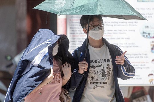 Dự báo thời tiết ngày 17/10: Hà Nội nắng 34°C, trời oi bức