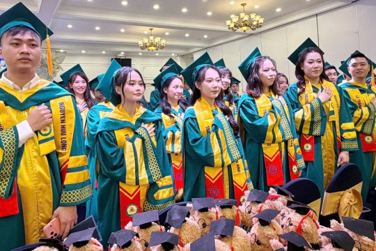 Trao bằng và vinh danh sinh viên tài chính xuất sắc năm 2026