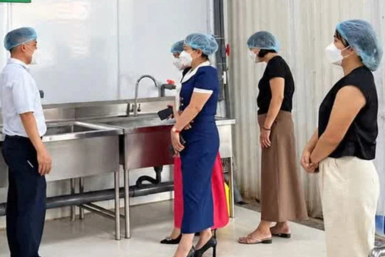 48 học sinh bất thường sức khỏe, phát hiện trực khuẩn mủ xanh trong nước uống ở trường