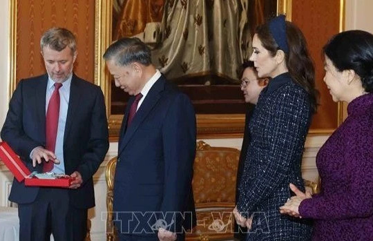Tổng Bí thư, Chủ tịch nước Tô Lâm nhận Huân chương cao quý của Vương quốc Đan Mạch