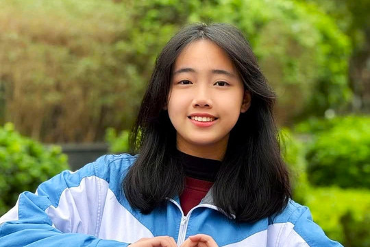 Nữ sinh duy nhất thi Olympic Toán 2025 được GS Ngô Bảo Châu trao học bổng