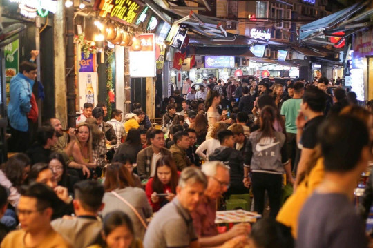 Hà Nội rà soát thí điểm tổ hợp vui chơi, giải trí 24/7: Cú hích cho 'kinh tế đêm'