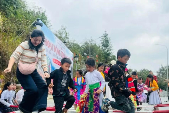 Tiếp sức cho học sinh vùng khó từ những ngôi trường bán trú