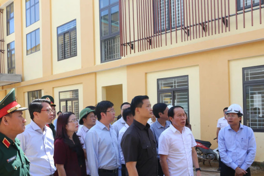 Phó Thủ tướng Lê Tiến Châu kiểm tra tiến độ trường phổ thông nội trú ở Quảng Trị
