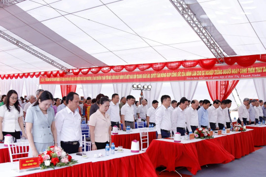 Hưng Yên tưởng niệm cô giáo, liệt sĩ Bùi Thị Thanh Xuân và 30 học sinh