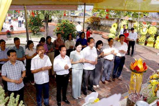 Ngành giáo dục Hưng Yên dâng hương tưởng niệm cô giáo, liệt sĩ Bùi Thị Thanh Xuân