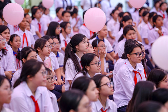 Nữ sinh 'mù mờ', lúng túng về dấu hiệu dậy thì