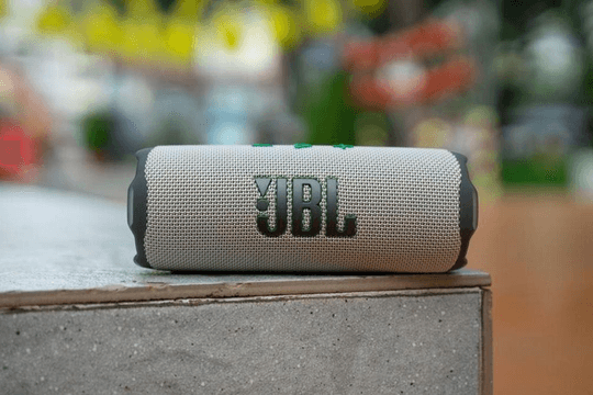 Đừng để kích thước đánh lừa, JBL Flip 7 sẽ khiến bạn bất ngờ