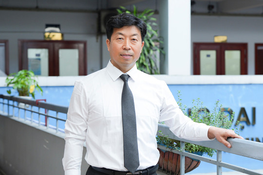 Phó Chủ tịch người Hàn Quốc học thạc sĩ tại Việt Nam ở tuổi 52