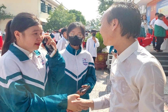 Tấm áo ướt đẫm mồ hôi của 'Người truyền lửa'