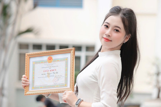 Bỏ công việc ổn định, nữ sinh thi lại đại học, tốt nghiệp thủ khoa đầu ra