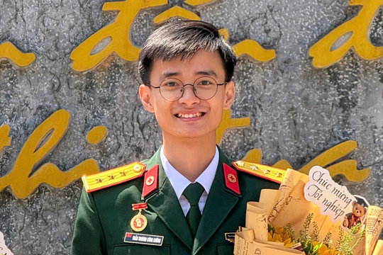 Thủ khoa Học viện Quân y được phong hàm thượng úy ngay sau khi tốt nghiệp