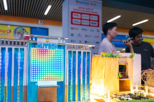Sinh viên sáng tạo giải pháp chiếu sáng thông minh