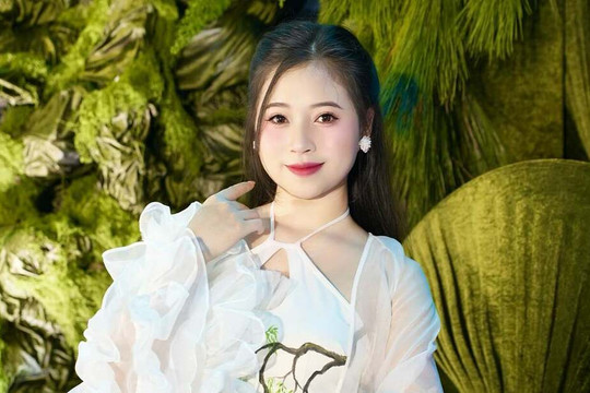 Bỏ việc đi học Chèo, cô gái Bắc Ninh thành thủ khoa