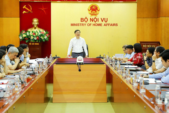Ưu tiên điều chuyển cán bộ trước khi đề xuất điều chỉnh biên chế