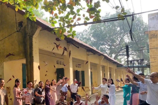 Những ký ức thân thương khó phai mờ bên mái trường THPT Hoài Đức A