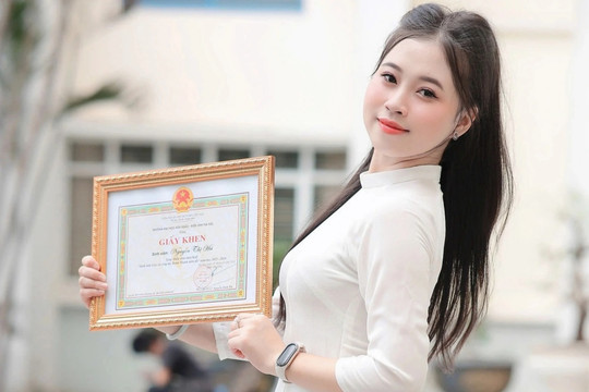 "Chạy sô" đám cưới nuôi đam mê, nữ sinh xuất sắc trở thành thủ khoa đầu ra