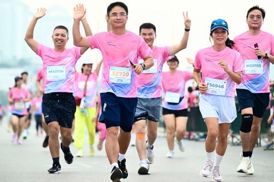 Hơn 2.000 vận động viên tranh tài tại giải chạy “Run For Love” của Vietnam Airlines