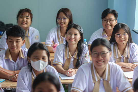 Thi chung đề - 'liều thuốc' trị lạm phát điểm, học bạ ảo
