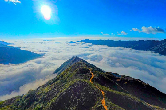 Việt Nam sở hữu một "sống lưng khủng long" tại điểm đến du lịch mới nổi hàng đầu châu Á với khí hậu mát mẻ quanh năm