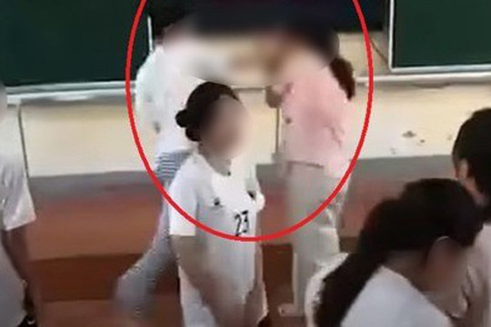 Làm rõ nguyên nhân vụ việc nữ sinh lớp 10 ở Nghệ An bị các bạn lao vào đánh hội đồng trong lúc tập văn nghệ