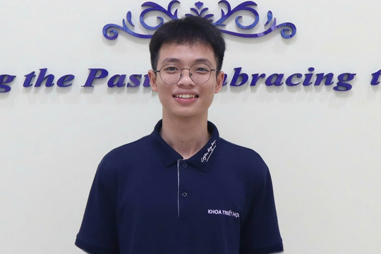 Từng 'lỡ hẹn' với giảng đường, nam sinh thi lại, tốt nghiệp thủ khoa Nhân văn