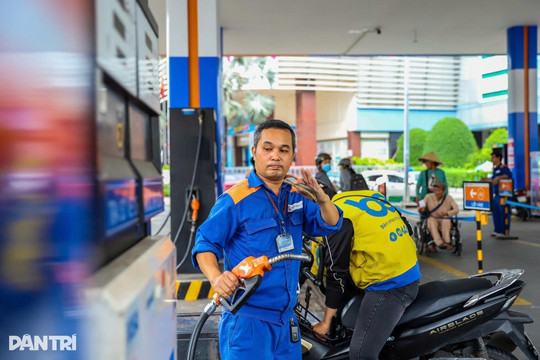 Giá xăng tăng trở lại, dầu diesel vượt 30.000 đồng/lít