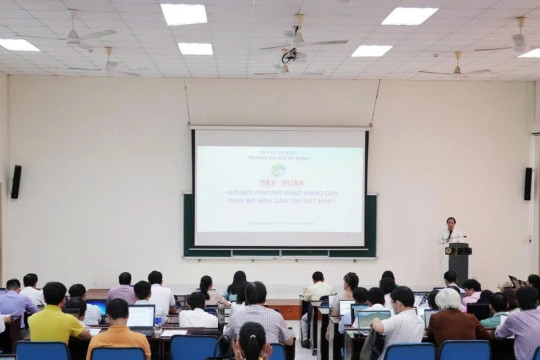 Làm mới chương trình đại học trước tác động của AI
