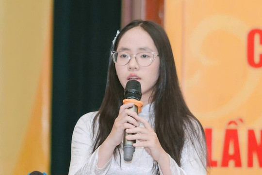 Nữ sinh được GS Ngô Bảo Châu chọn trao học bổng Toán