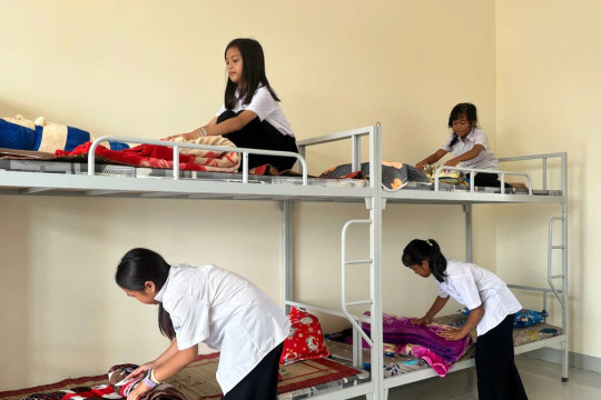 Hơn 300 học sinh của một trường học biên giới bước vào sinh hoạt nội trú