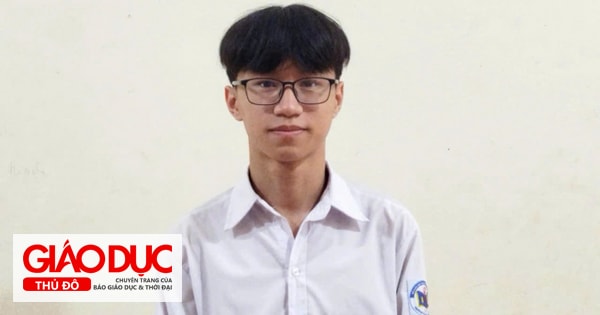 Nam sinh giành ngôi thủ khoa môn Toán, giải nhất Vật lý tỉnh Nghệ An